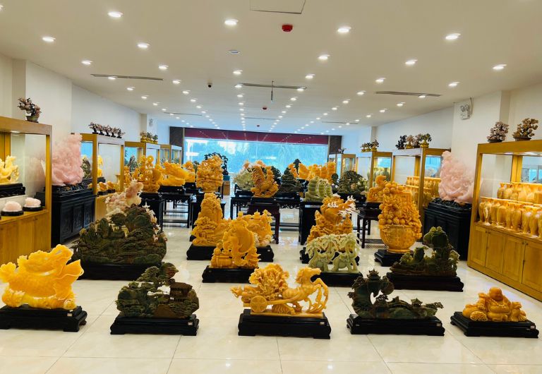 Tượng đá đặt phòng khách