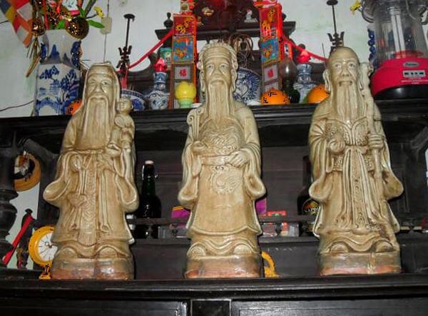 Tượng đá đặt phòng thờ