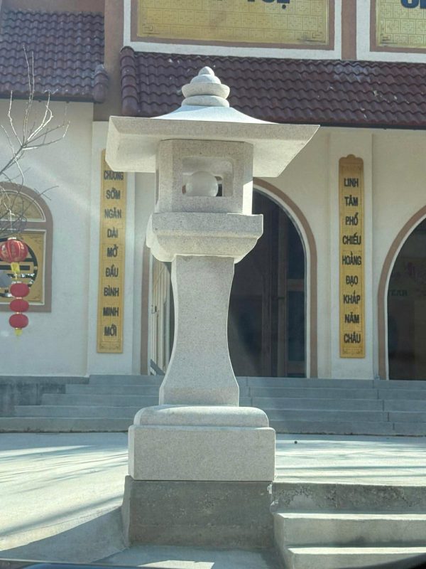 đèn đá sân vườn